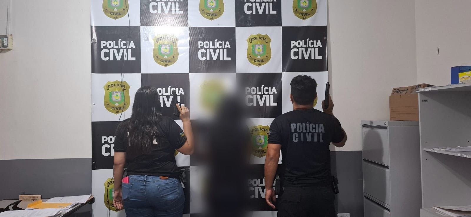 EM PEDRA BRANCA DO AMAPARI, POLÍCIA CIVIL PRENDE MULHER CONDENADA JUDICIALMENTE PELA PRÁTICA DO CRIME DE TRÁFICO DE DROGAS E ASSOCIAÇÃO PARA O TRÁFICO DE DROGAS